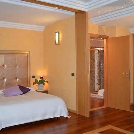 Europa Apartment *